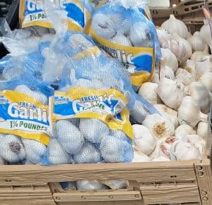 Image of Garlic at the grocery store